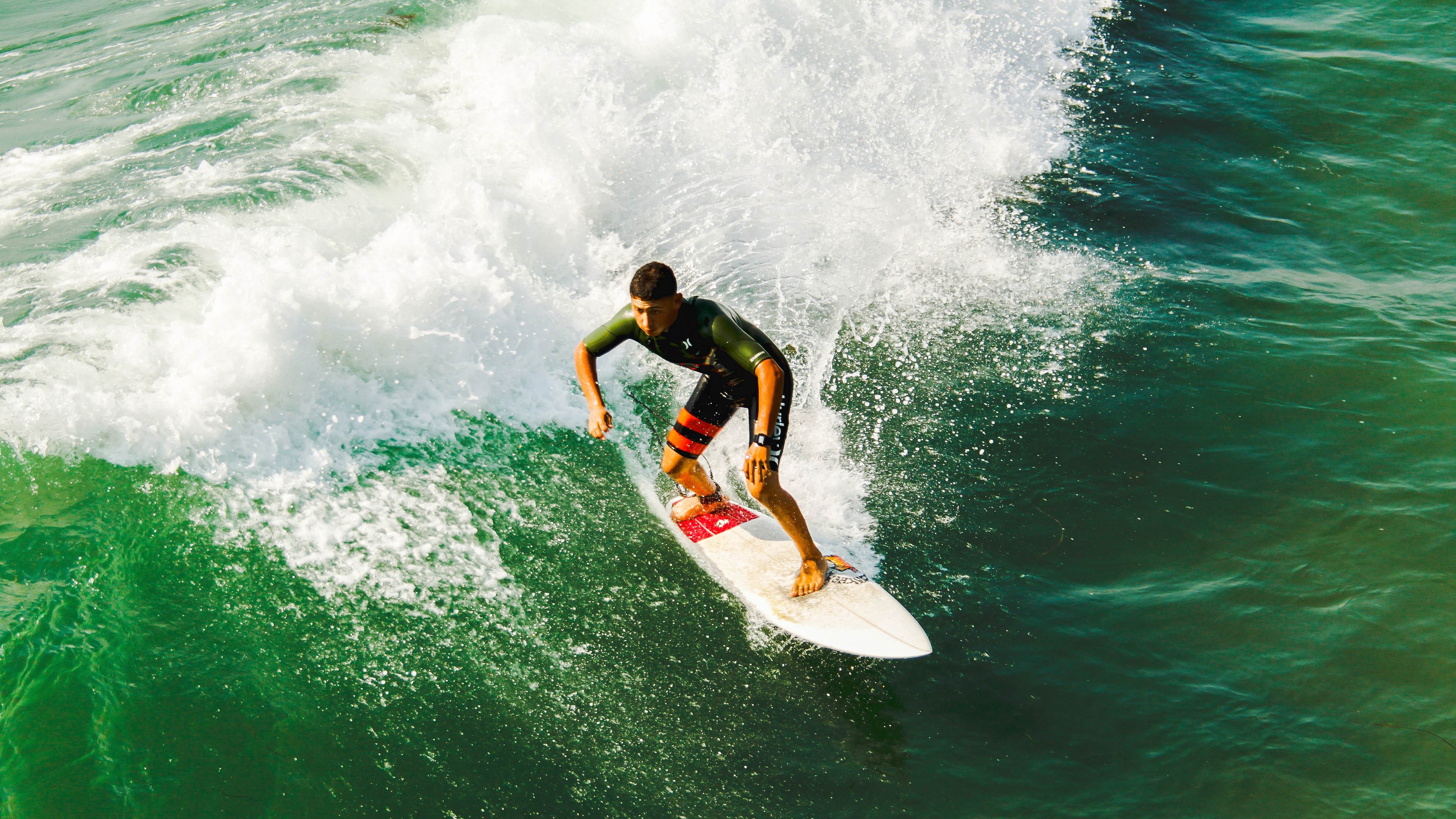 开云体育在线登入-利物浦高位压迫战术奏效，逆转热刺实现赛季最大逆袭，利物浦绝杀热刺