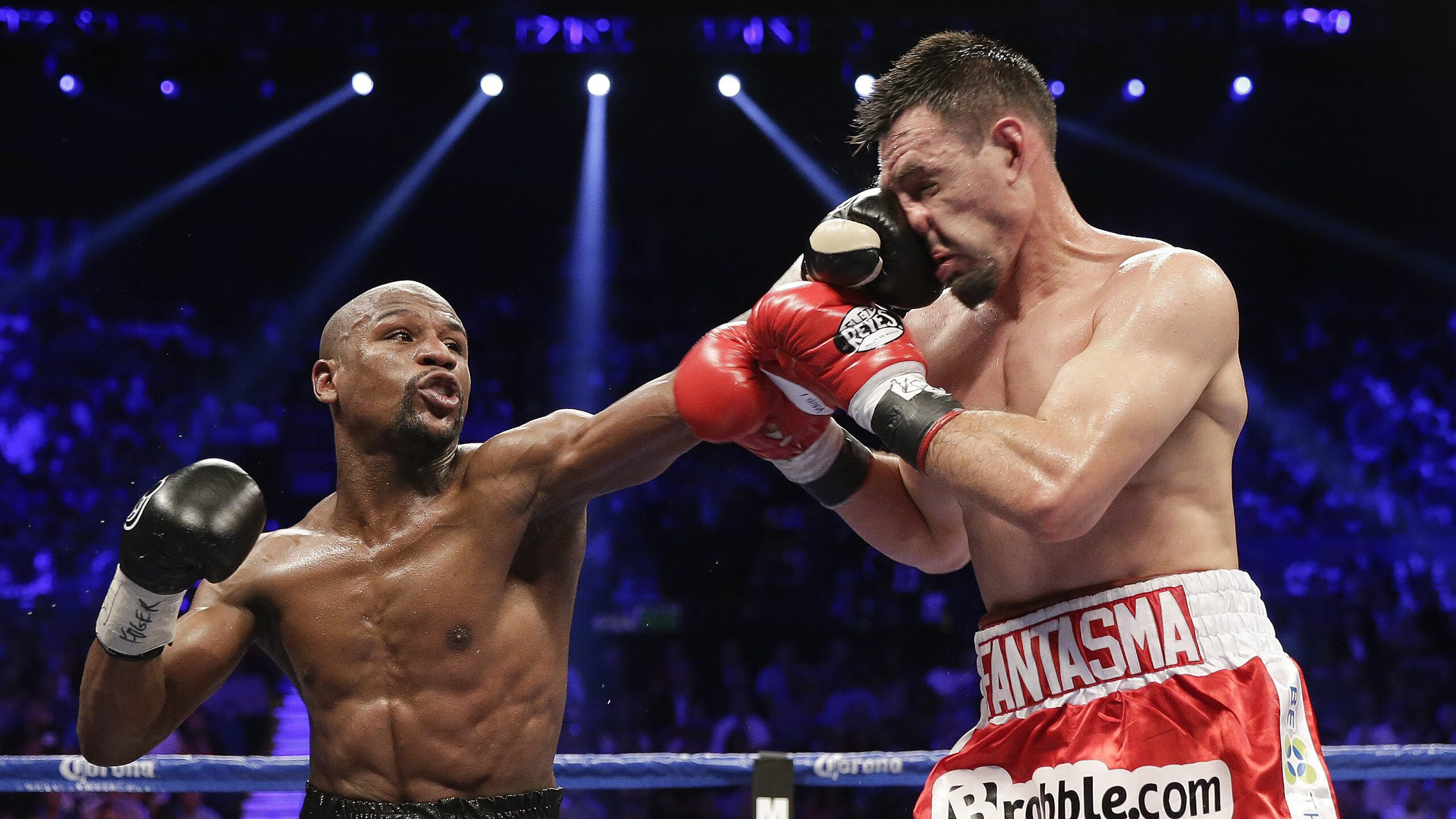 湖人队迎来关键战役，詹姆斯期待再展神威，湖人官推发布詹姆斯入场照